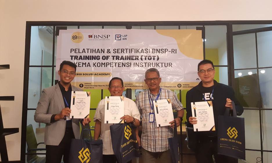 Untuk Apa Surat Keterangan Pendamping Ijazah? Ini Fungsi dan Manfaatnya di Dunia Kerja image